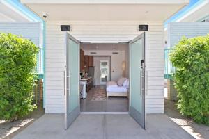 Funky Pool Side Cabana in DTPHX