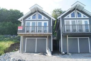 Ny rorbu ved sjøen, sentralt på Sunnmøre