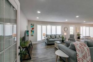 Seven-Bedroom Holiday Home room in The Gathering Place At Hilltop Acres