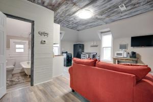 Ross & Ashleys Retreat (117 Marion St, #4)