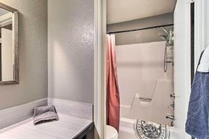 Woodsy Apt - Horseback Riding Lessons Nearby!