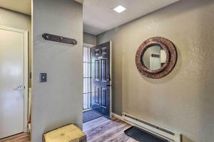 Woodsy Apt - Horseback Riding Lessons Nearby!