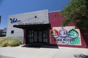 Poolside Studio in Central DTPH Location w Pool