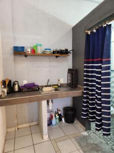 Small studio APT 5min to DT!