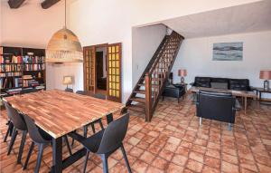 Maisons de vacances Awesome Home In Saint-pierre-de-vassol With 3 Bedrooms, Wifi And Outdoor Swimming Pool : photos des chambres