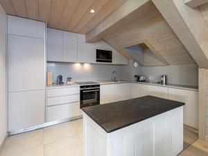 Appartement neuf et contemporain avec cheminée, proche pistes de Méribel - FR-1-565-61