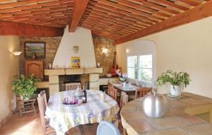 Maisons de vacances Beautiful Home In Lancon De Provence : photos des chambres
