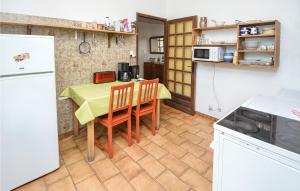 Maisons de vacances Beautiful home in Saint-Siffret with 2 Bedrooms and WiFi : photos des chambres