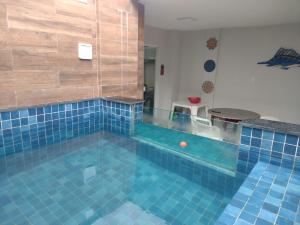 Casa com piscina a 500m da praia