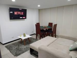 Moderno apartamento cerca al aeropuerto