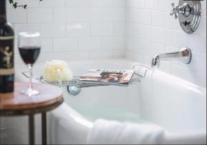 Villa Carlotta - 30 Day Requirement