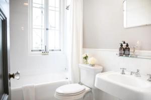 Villa Carlotta - 30 Day Requirement