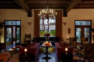 Villa Carlotta - 30 Day Requirement