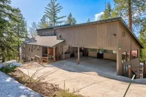 Falcons Nest (Upstairs) - Curry Village