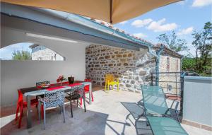 Maisons de vacances Amazing Home In Grospierres With Sauna, Wifi And Private Swimming Pool : photos des chambres