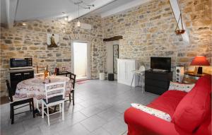 Maisons de vacances Amazing Home In Grospierres With Sauna, Wifi And Private Swimming Pool : photos des chambres