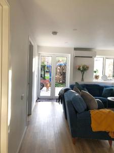 Comfy fully contained 2 bedroom home