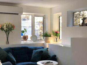 Comfy fully contained 2 bedroom home