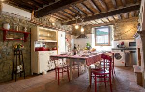 3 Bedroom Amazing Apartment In Benabbio