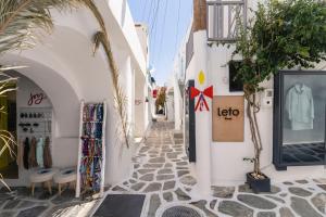 Heritage Home with Terrace in the trendy port of Naousa