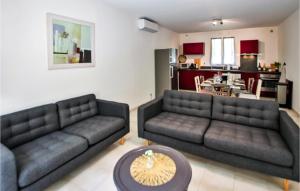 Lovely Home In Merindol With Wifi