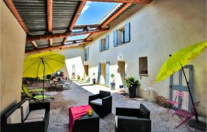 Maisons de vacances Stunning home in Merindol with 3 Bedrooms, WiFi and Outdoor swimming pool : photos des chambres