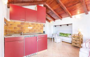 Nice Home In Crikvenica With Jacuzzi 