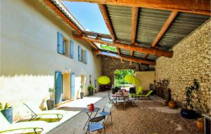 Maisons de vacances Stunning home in Merindol with 3 Bedrooms, WiFi and Outdoor swimming pool : photos des chambres