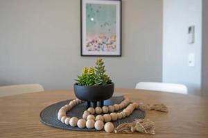 Modern Coastal Apartment - Walk to beach and shops