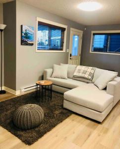 Olympic Views - Cozy Modern 2Br Suite