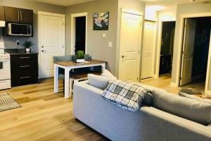 Olympic Views - Cozy Modern 2Br Suite