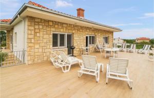 Stunning Apartment In Gornje Selo