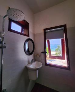 Monkey Homestay & Bar