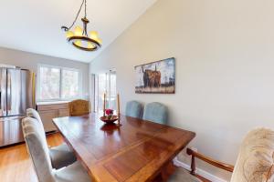 Crown Mountain Retreat