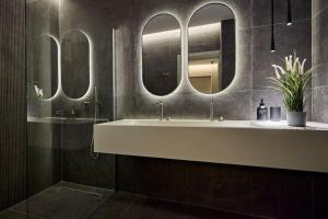 Athens Metropolitan Grand Residence