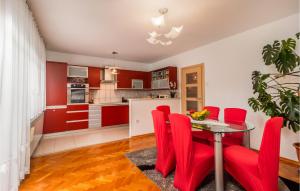 Amazing Home In Lic With Wifi