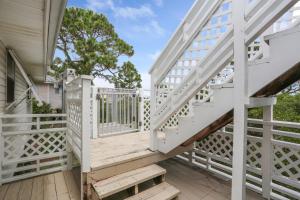 Woofs and Waves by Pristine Properties Vacation Rentals