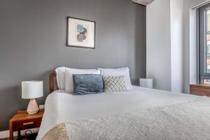Kendall Sq 1BR w Office Nook Gym nr MIT BOS-43