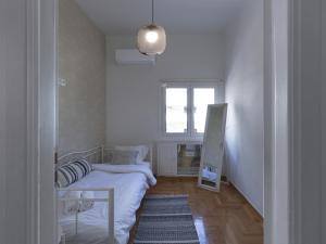 Beautiful Athenian apartment next to the center