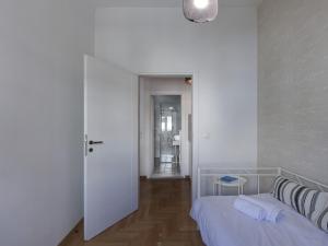 Beautiful Athenian apartment next to the center