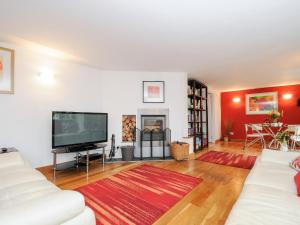 Great Brightor Cob Barn