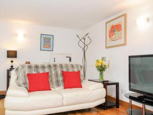 Great Brightor Cob Barn