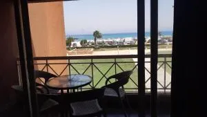 Seaview Chalets in Porto South Beach - Families Only - 艾因苏赫纳