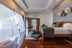 Tropical Bliss Luxe 5BR 30Pax Private Pool Villa KL by Verano
