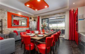 Nice Home In Vantacici With Wifi