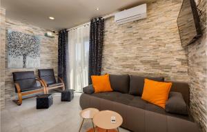 Nice Home In Vantacici With Wifi