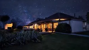 Te Anau Manapouri Lake Hotel - Monowai