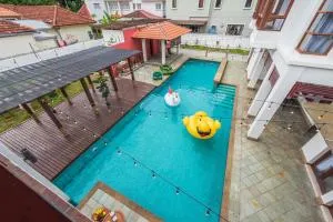 Tropical Bliss Luxe 5BR 30Pax Private Pool Villa KL by Verano - Kampong Datok Keramat