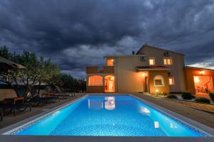 Villa Andrea with private heathed pool