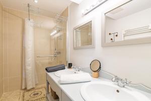 Appartements Le Lilas - Hypercentre Confort Calme 4 voyageurs : photos des chambres